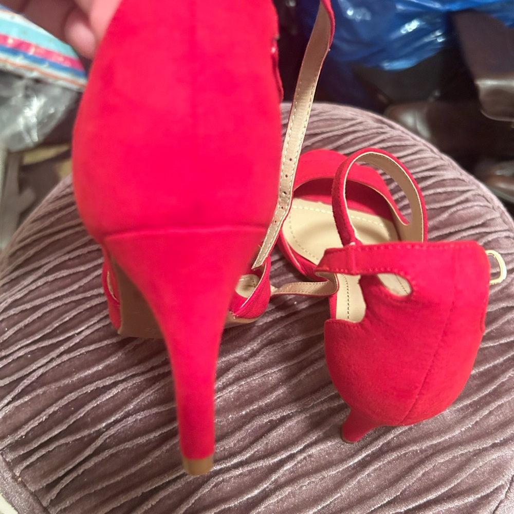 Beautiful red pumps - Picture 2 of 3